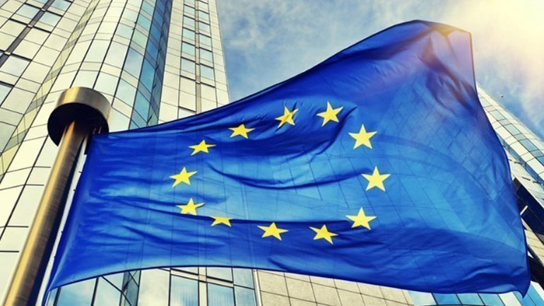 Συμφωνία των 27 να επιτρέψουν την είσοδο στην ΕΕ σε ταξιδιώτες από τρίτες χώρες που είναι πλήρως εμβολιασμένοι