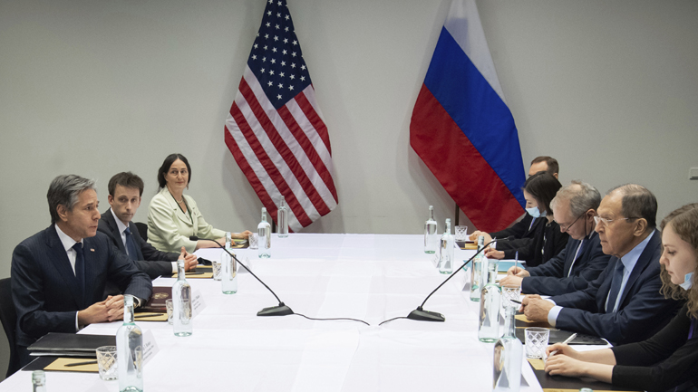 Λαβρόφ: «Eποικοδομητικές» οι συνομιλίες με τον Μπλίνκεν