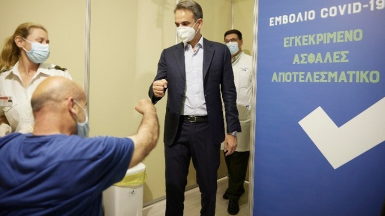 Μητσοτάκης: Πρέπει να εμβολιαστούν όλοι οι υγειονομικοί