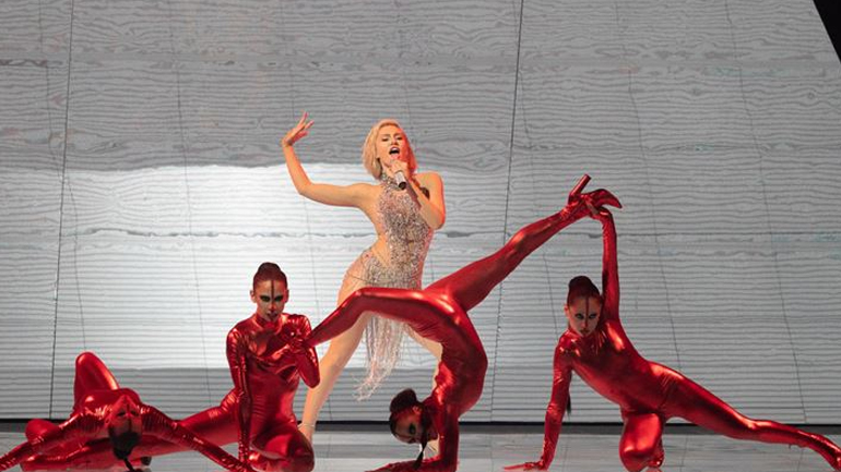 Οι πανηγυρισμοί της Έλενας Τσαγκρινού στα παρασκήνια της Eurovision μετά την πρόκριση της Κύπρου