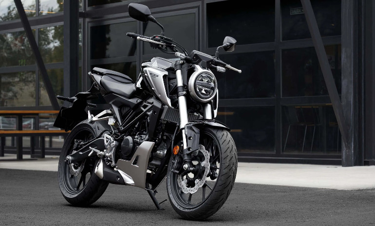 Μία από τις μοτοσικλέτες που εντάσσονται στον νέο νόμο είναι το Honda CB125R.