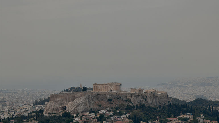 «Πνίγεται» στον καπνό η Αθήνα
