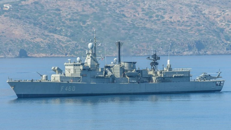 Η φρεγάτα “Αιγαίον” στο λιμάνι του Ηρακλείου για τη Μάχη της Κρήτης