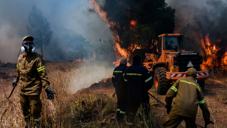 Εκκενώνεται ο οικισμός Παπαγιαννέικα στα Μέγαρα