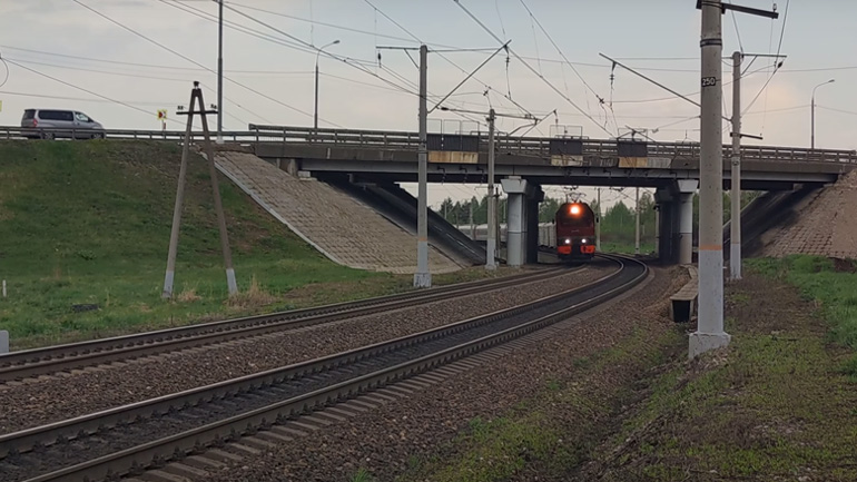 Τρένο κλείνει το μάτι