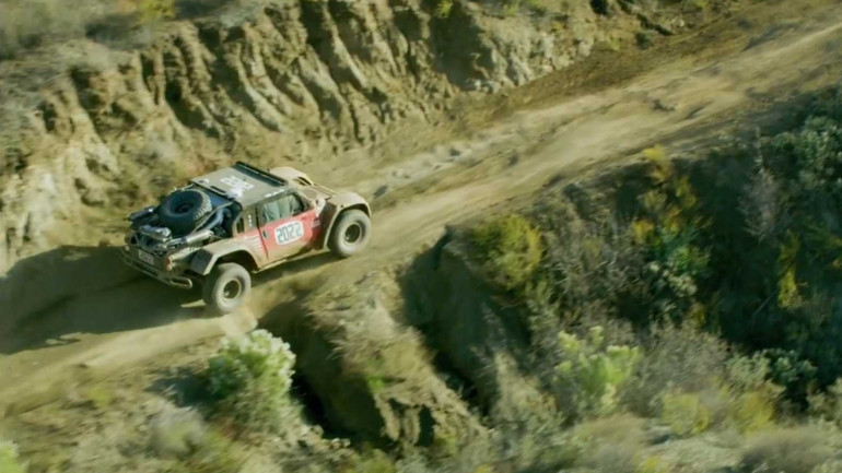 Το αγωνιστικό αυτοκίνητο της Glickenhaus σε παλιότερο αγώνα Baja 1000.