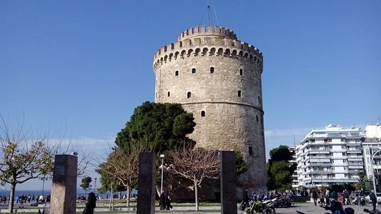 «Έπεσαν» τα πρώτα πρόστιμα για τα τραπεζοκαθίσματα στη Θεσσαλονίκη