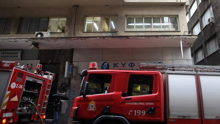 Θεσσαλονίκη: Πέντε άτομα απεγκλωβίστηκαν από διαμέρισμα όπου ξέσπασε φωτιά Θεσσαλονίκη: Πέντε άτομα απεγκλωβίστηκαν από διαμέρισμα όπου ξέσπασε φωτιά