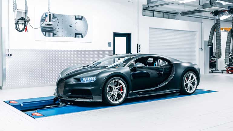 Πολλές ώρες δοκιμών πραγματοποιήθηκαν και στο κέντρο της Bugatti.