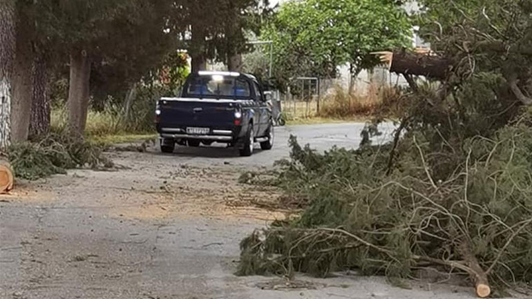 Υδροστρόβιλος στη Λέσβο – Μεγάλες καταστροφές