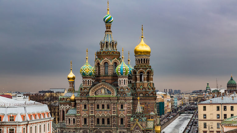 Ρωσία: «Οι άνθρωποι αρρωσταίνουν και πεθαίνουν γιατί δεν εμβολιάζονται»