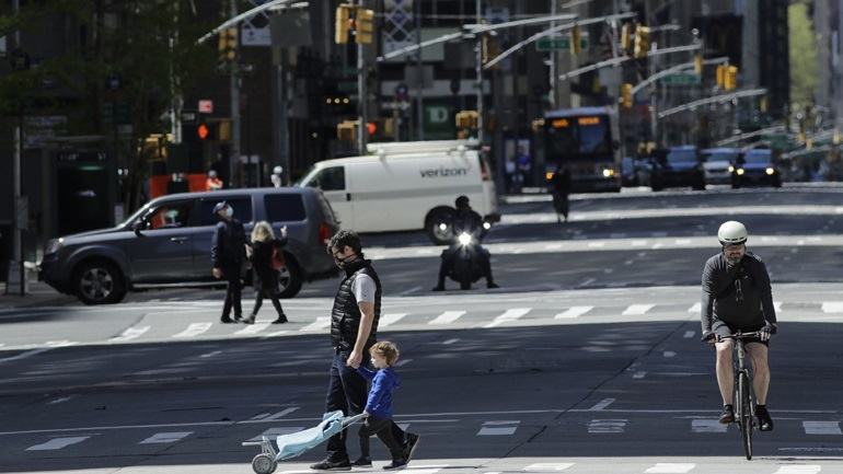 ΗΠΑ: «Μην αγκαλιάζετε τις κότες σας», συστήνουν τα CDC – Αύξηση των κρουσμάτων σαλμονέλωσης