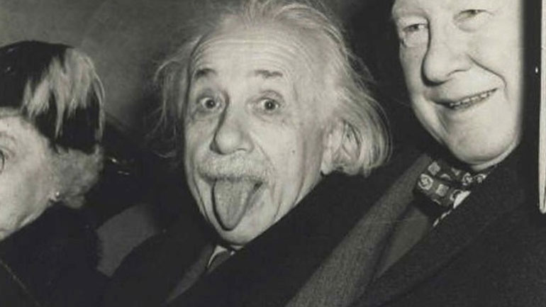 Επιστολή του Αϊνστάιν με τη διάσημη εξίσωση E=mc2 πουλήθηκε σε δημοπρασία 1,2 εκατ. δολάρια