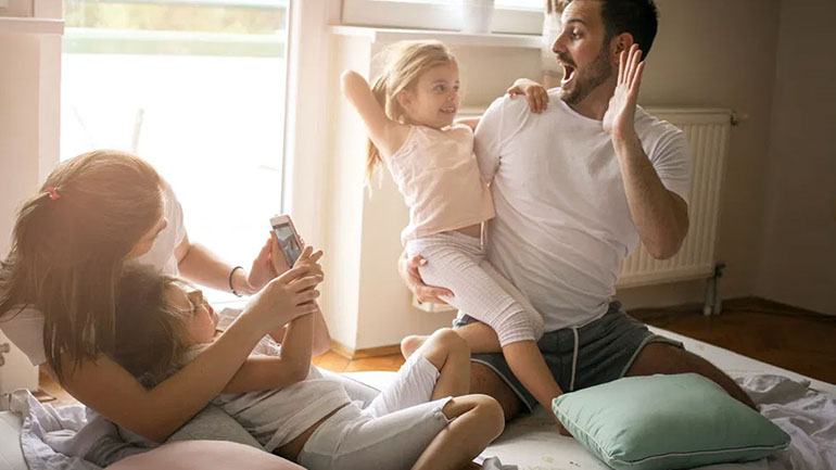 Τι είναι η θετική διαπαιδαγώγηση και τι επίδραση έχει στα παιδιά μας;