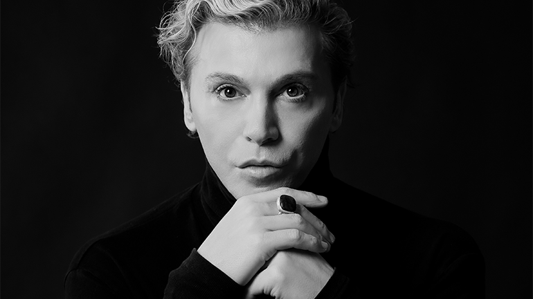 «Πάστα σεράνο»: Το καταιγιστικό μυθιστόρημα του Τάκη Ζαχαράτου