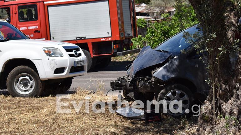 Μετωπική σύγκρουση δύο οχημάτων στην περιοχή «Δύο Βουνά» στην Εύβοια Μετωπική σύγκρουση δύο οχημάτων στην περιοχή «Δύο Βουνά» στην Εύβοια