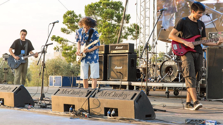 Το Schoolwave παίζει με την παράδοση ζωντανά από τον Θόλο του ΚΠΙΣΝ