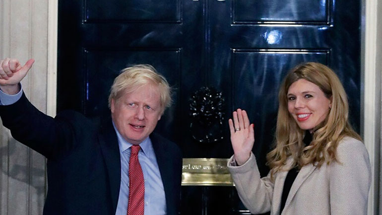 Βρετανία: Ο Μπόρις Τζόνσον και η Κάρι Σίμοντς θα παντρευτούν το επόμενο καλοκαίρι