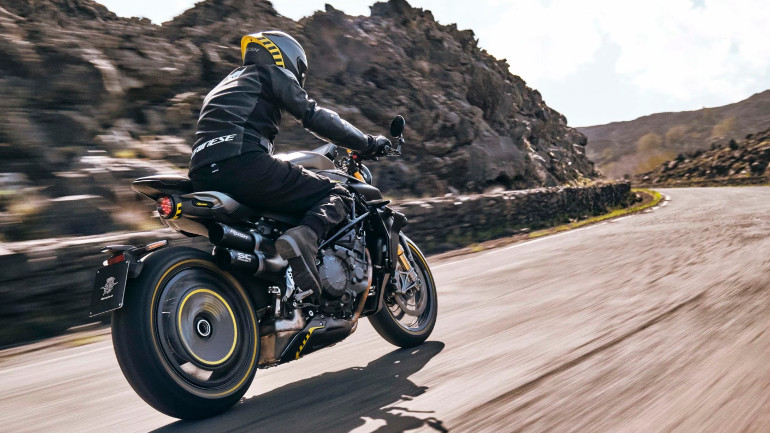 Το Rush 1000 ξεχωρίζει κυρίως από τον πίσω "δίσκο" στο σχεδιασμό της ζάντας.