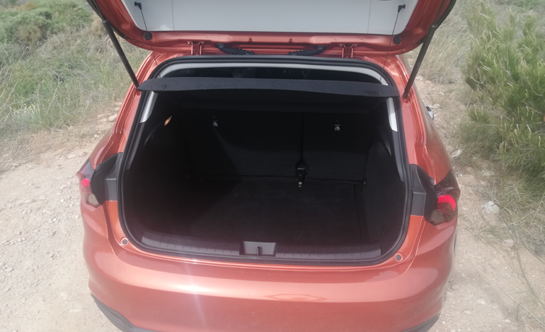 Τόσο ευρύχωρο πορτμπαγκάζ συναντάς σε μεγαλύτερες κατηγορίες.