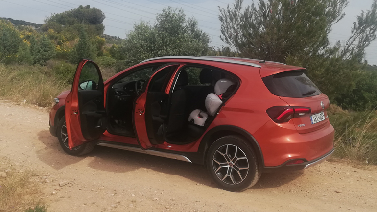 Ακόμη και πέντε άτομα δεν θα παραπονεθούν για τους χώρους.