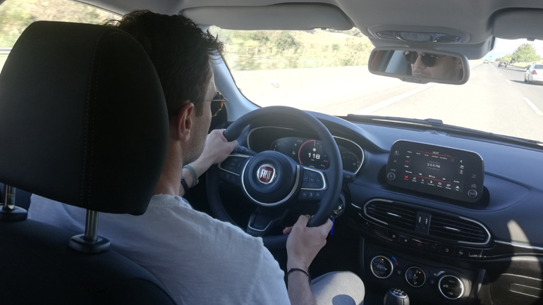 Ευκολοδήγητο και κύριως σύγχρονο τεχνολογικά.