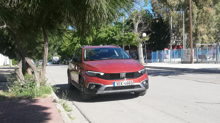 Προσφέρεται και με diesel κινητήρες.