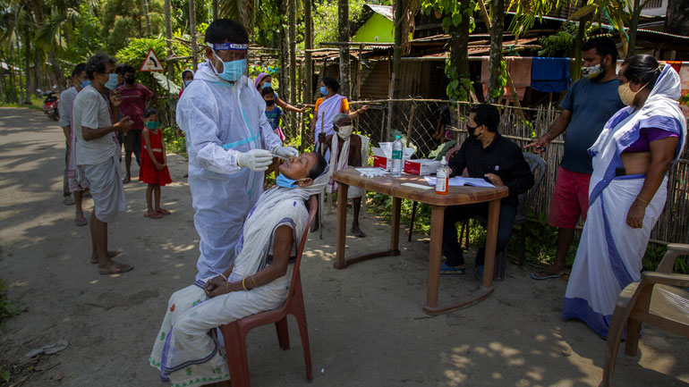 Tα κρούσματα πλησιάζουν τα 27 εκατομμύρια στην Ινδία