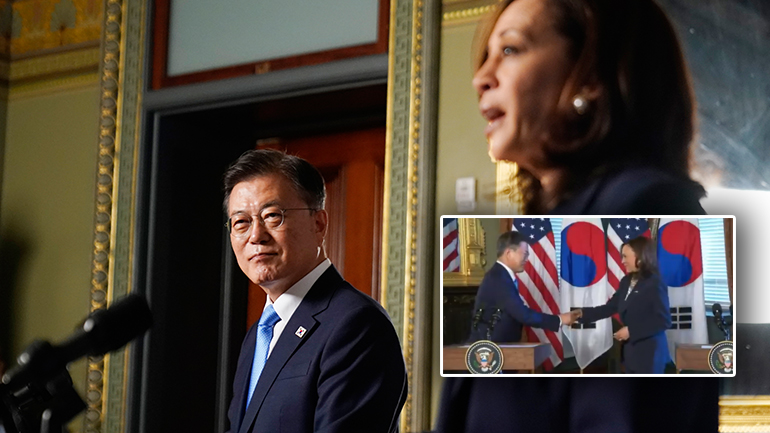 Αντιδράσεις για βίντεο που δείχνει την Κάμαλα Χάρις να σκουπίζει το χέρι της μετά από χειραψία με τον Νοτιοκορεάτη πρόεδρο