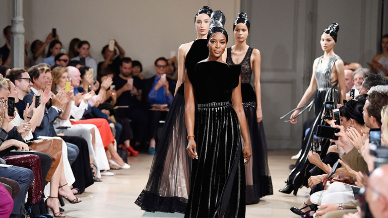 Το πρώτο show του οίκου Azzedine Alaïa μετά τον θάνατο του ιδρυτή του