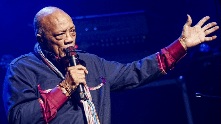 Ο Κουίνσι Τζόουνς μιλά για τη μουσική του που πήγε στο διάστημα και για τον ρατσισμό στο Χόλιγουντ