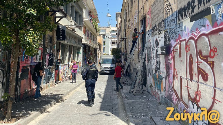 Η αστυνομία κλείνει εκ νέου το θέατρο «Εμπρός»