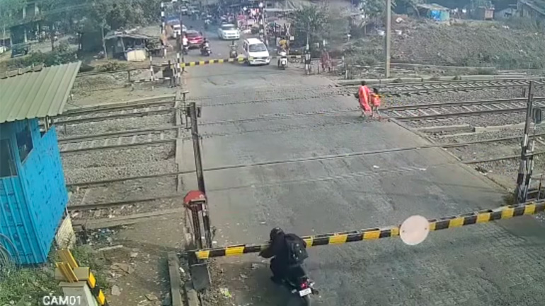 Καρφώθηκε στην μπάρα (Ινδία)