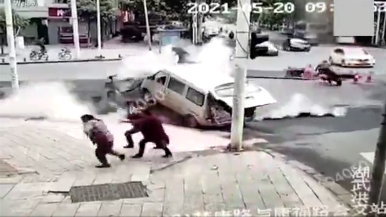 Έκρηξη από διαρροή φυσικού αερίου σε δρόμο στη Γουχάν