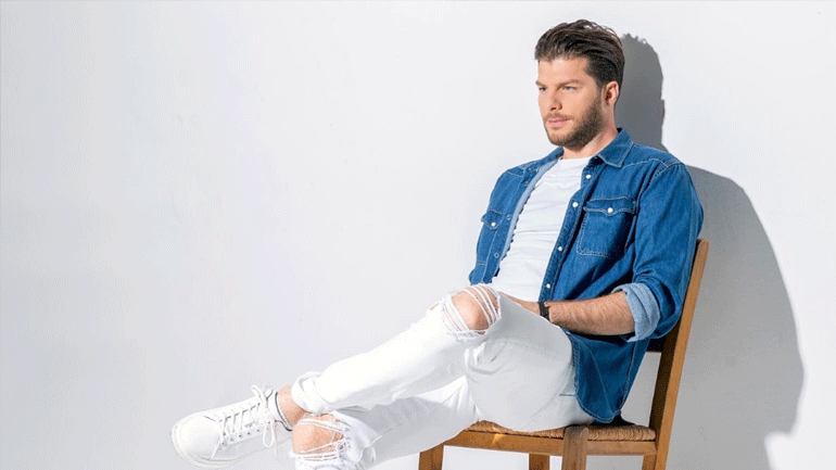 Ο Λούκας Γιώρκας τραγουδάει…. «Για την Ελλάδα»