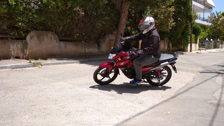 Μία κανονική μοτοσικλέτα με την ευκολία ενός παπιού!