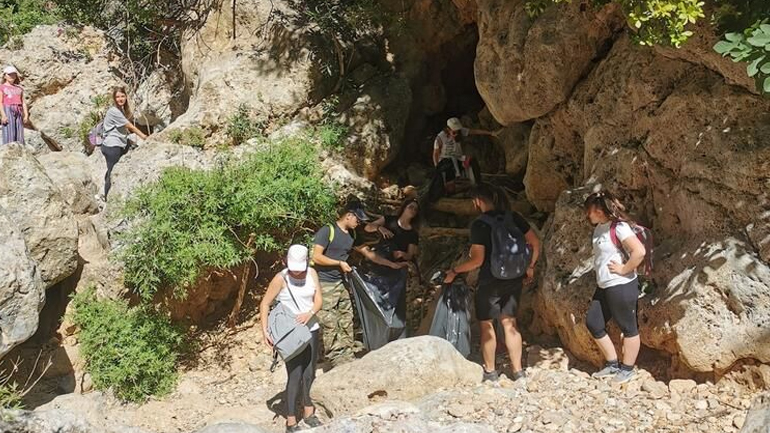 Δεκάδες εθελοντές καθάρισαν το Φαράγγι Δικτάμου