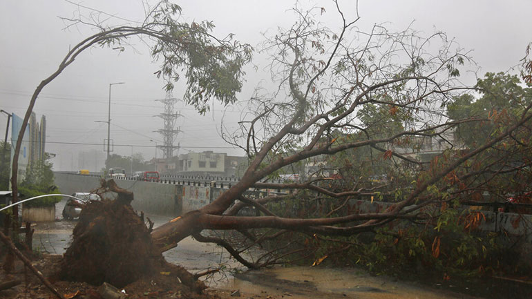 Ινδία: Εκκενώνονται παράκτιες περιοχές καθώς πλησιάζει νέος ισχυρός κυκλώνας