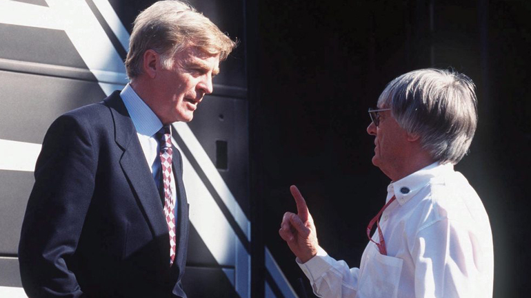 Με τον στενό του φίλο Bernie Ecclestone.