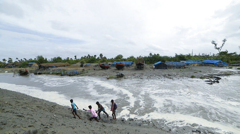 Ινδία: Ο κυκλώνας Γιας έφτασε στις ανατολικές ακτές της χώρας Ινδία: Ο κυκλώνας Γιας έφτασε στις ανατολικές ακτές της χώρας