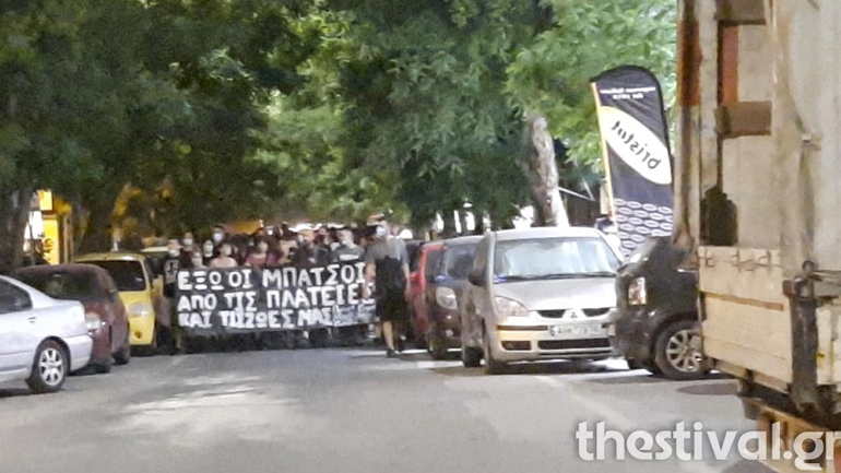 Θεσσαλονίκη: Πορεία αντιεξουσιαστών κατά της αστυνομικής παρουσίας στις πλατείες