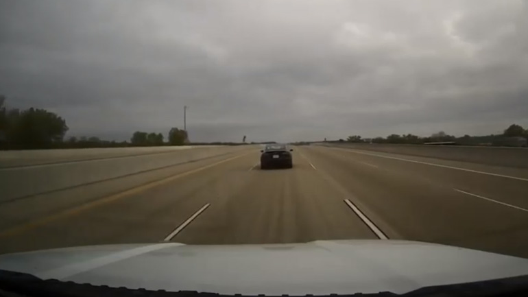 Oδηγός Tesla κοιμόταν και συνελήφθη από την αστυνομία Oδηγός Tesla κοιμόταν και συνελήφθη από την αστυνομία