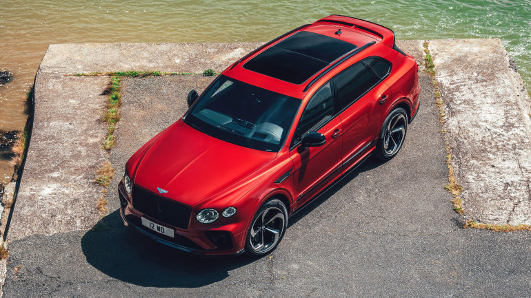 Το SUV της Bentley που μπαίνει εύκολα στην πίστα