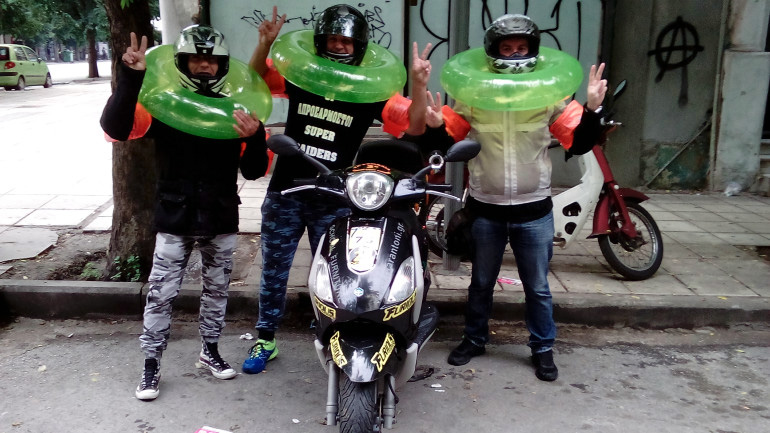 Κάπως έτσι εμφανίστηκαν στον τερματισμό του Scooter Rally στη Θεσσαλονίκη!