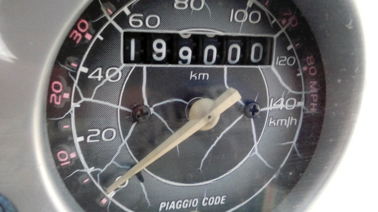 Περίπου 330 χιλιόμετρα αργότερα το Fly του έπιασε φωτιά στην Αττική Οδό και κάηκε ολοσχερώς.