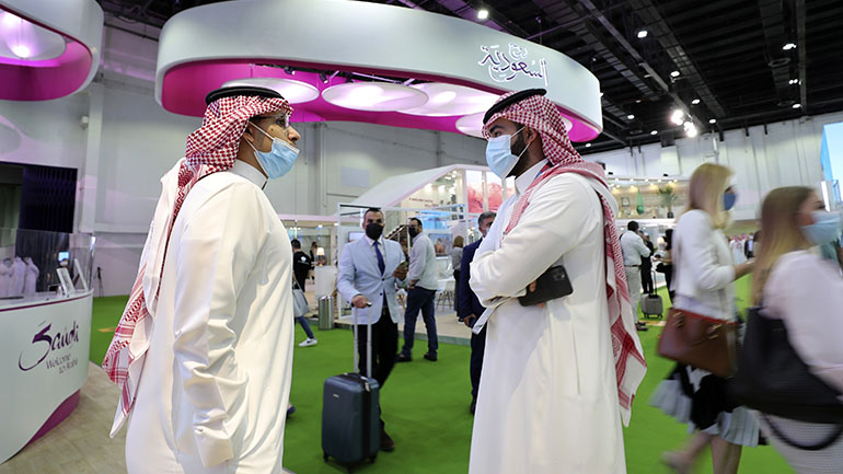 Ηνωμένα Αραβικά Εμιράτα: Υποχρεωτικός ο εμβολιασμός για όσους παρακολουθούν «ζωντανές εκδηλώσεις»