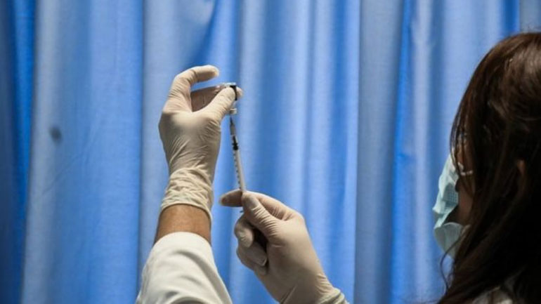 Αλλάζουν ή ακυρώνουν τα εμβόλια με AstraZeneca οι Κρητικοί