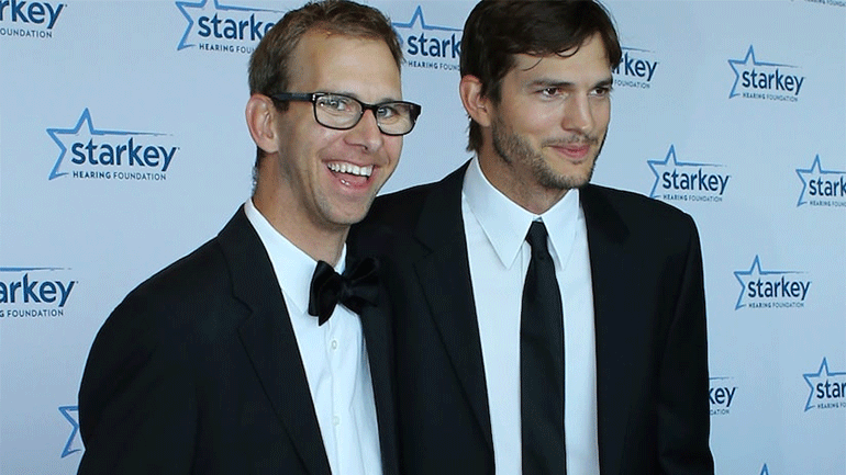 Ο δίδυμος αδελφός του Ashton Kutcher μιλά για τη σπάνια ασθένειά του
