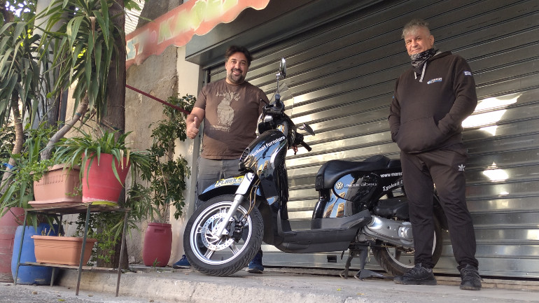 Τρομερό χιούμορ και πάθος για ζωή από τον Θανάση Ζαχαριάδη.