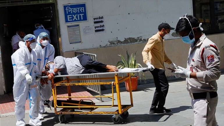 Ινδία: 211.298 νέα κρούσματα κορωνοϊού, 3.847 θάνατοι